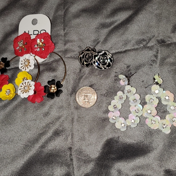 Floral Earring bundle - Picture 6 of 10